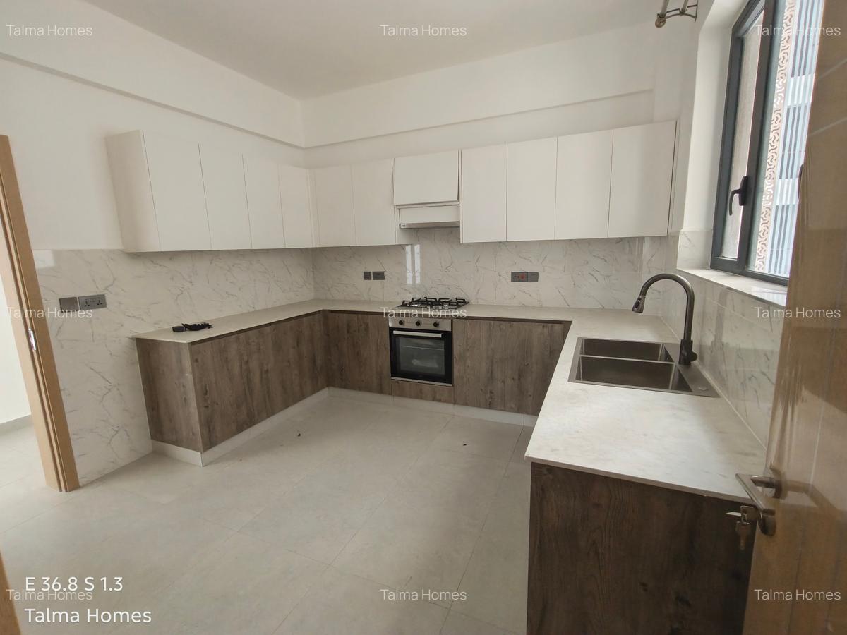 2 Bed Apartment with En Suite at Brookside - 5