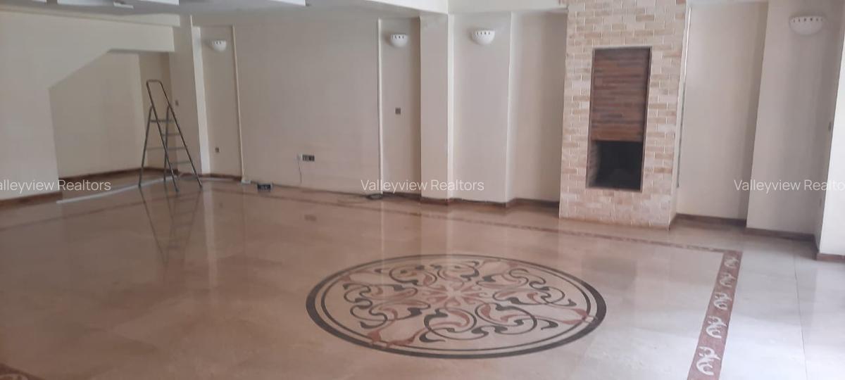 5 Bed Townhouse with En Suite at Lavington - 15