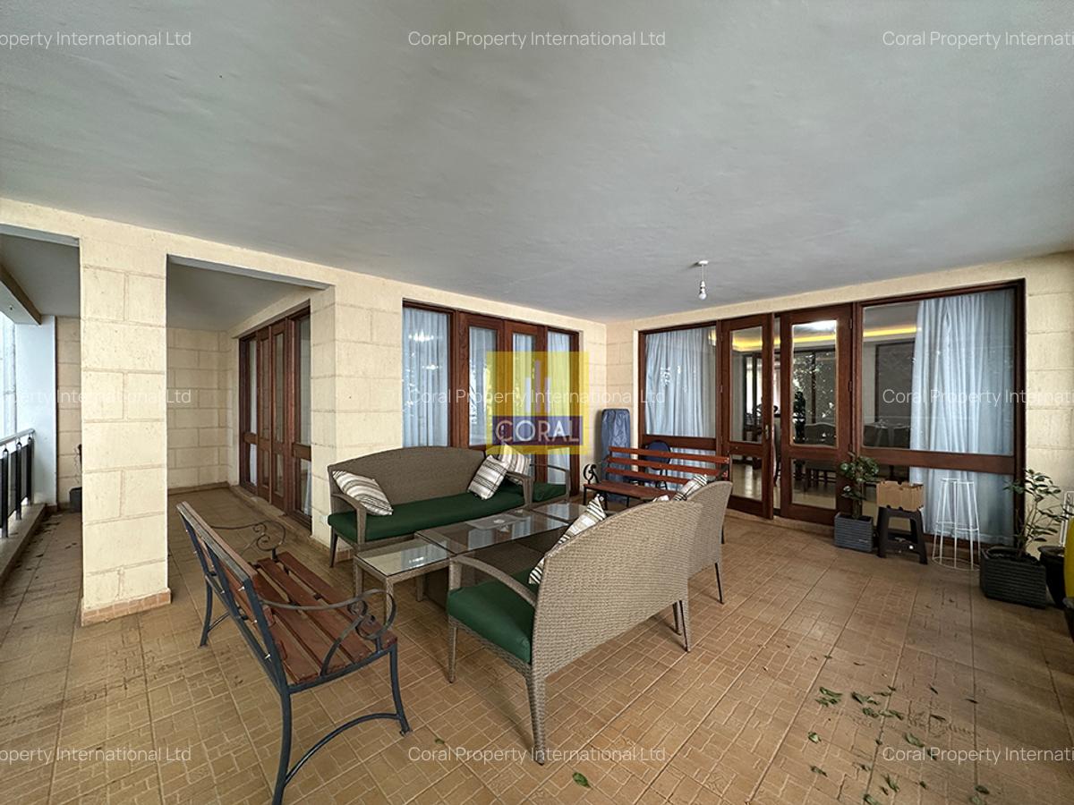 4 Bed Apartment in Riverside - 4