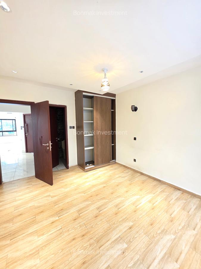 5 Bed Townhouse with En Suite at Lavington Green - 15