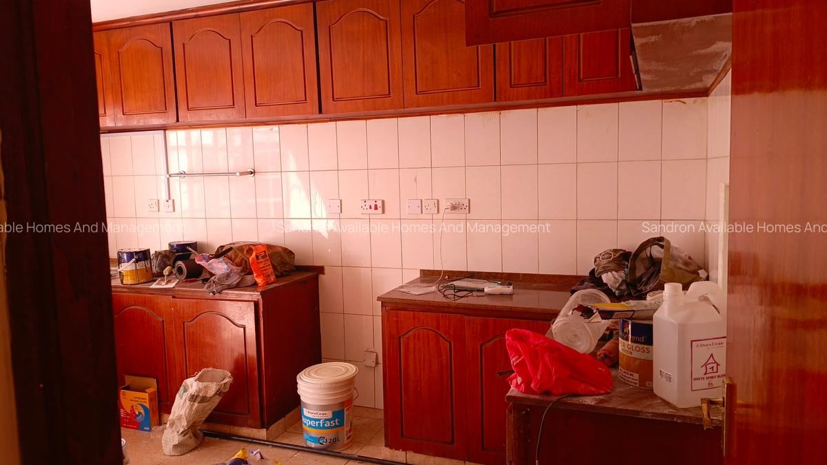 5 Bed Townhouse with En Suite in Brookside - 8