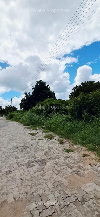 Land at Malindi - 10