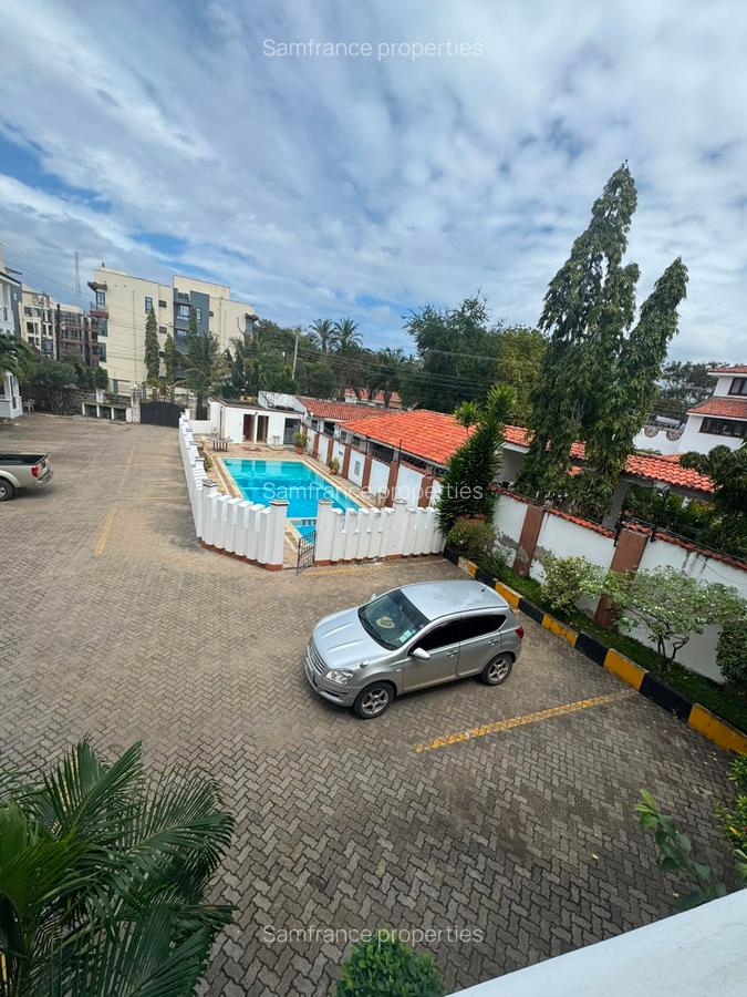 Serviced 2 Bed Apartment with En Suite at Greenwood - 1