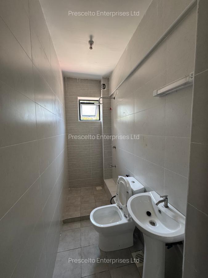 3 Bed Apartment with En Suite at Off Links Road - 9