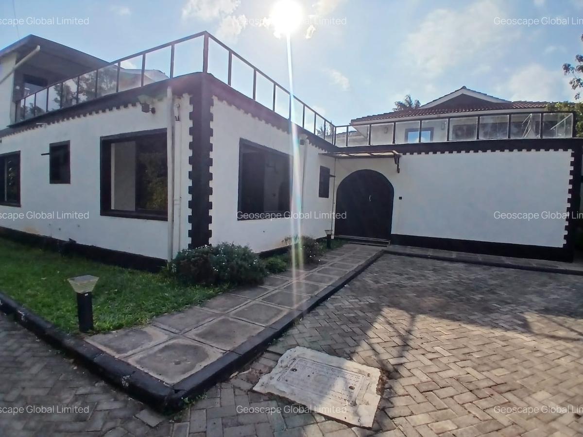 3 Bed House with En Suite in Runda - 1