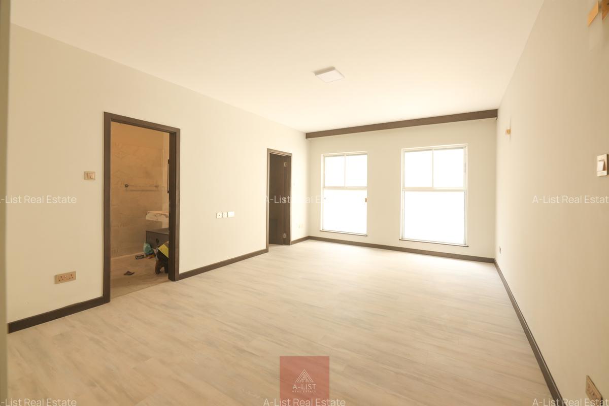 3 Bed Apartment with En Suite at Riverside Gardens - 11
