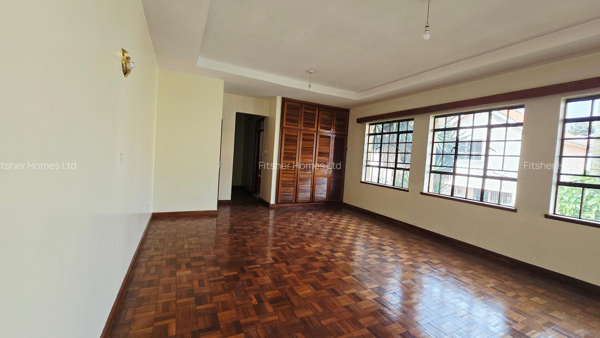 5 Bed House with En Suite in Runda - 11