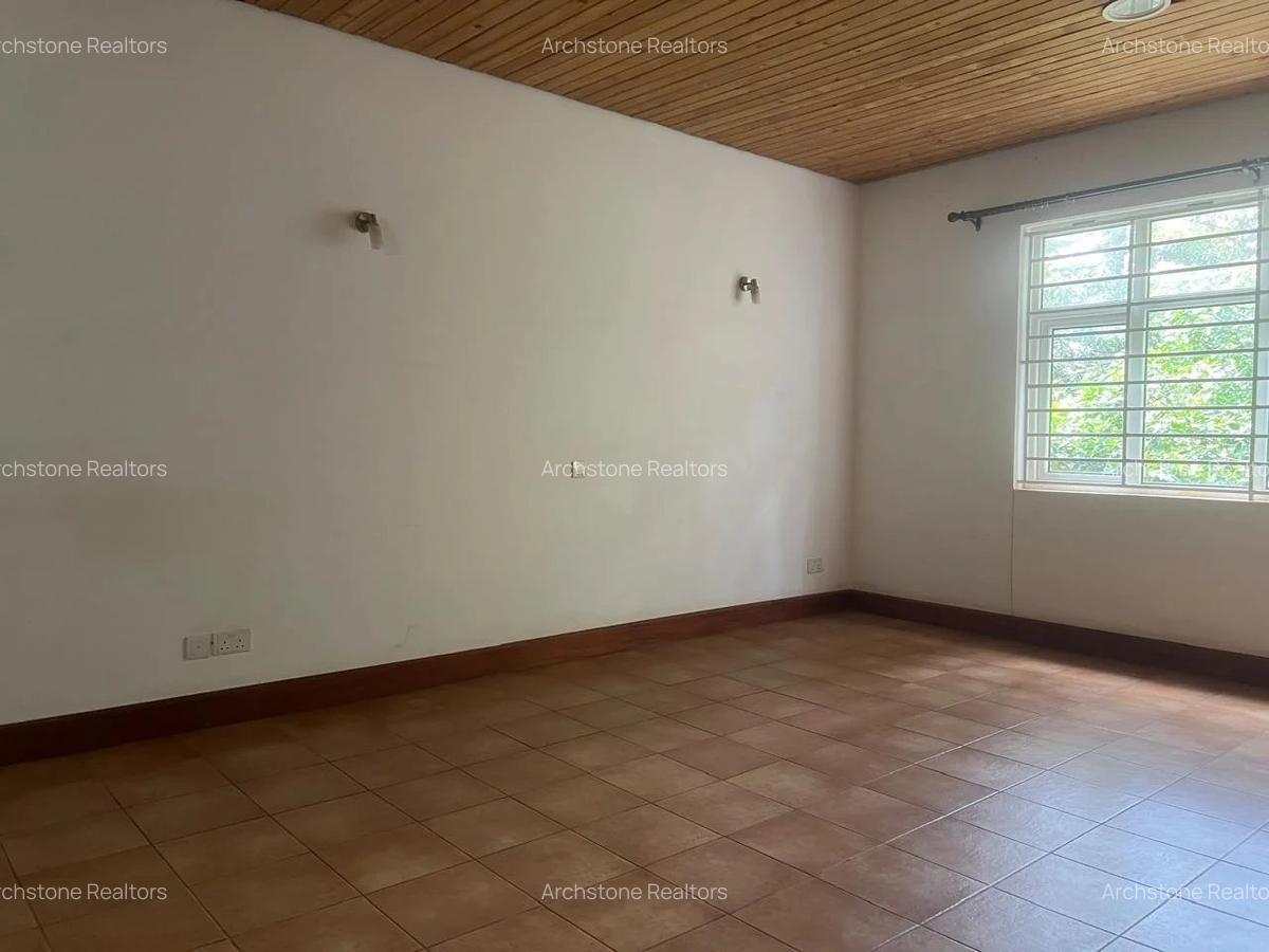 5 Bed Townhouse with En Suite in Rosslyn - 8