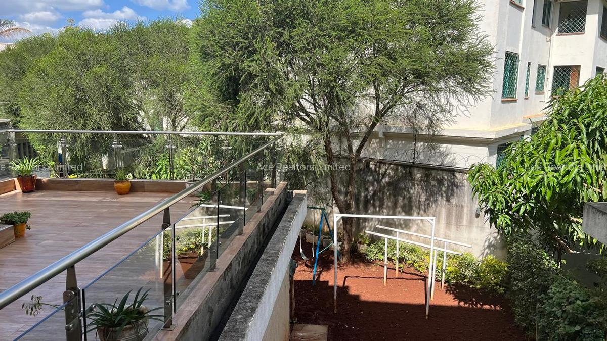 5 Bed Townhouse with En Suite at Lavington - 4