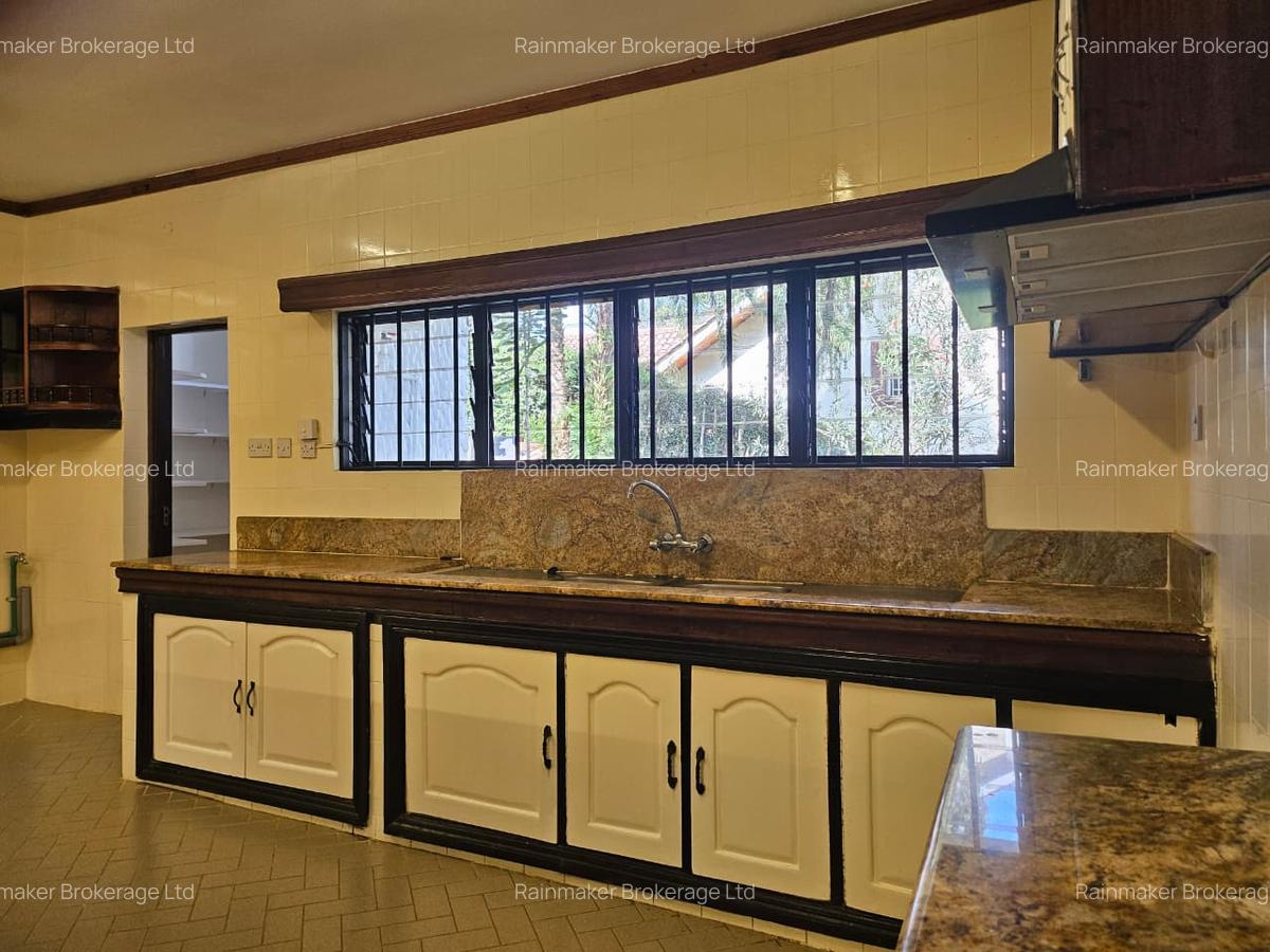 5 Bed House with En Suite in Runda - 7