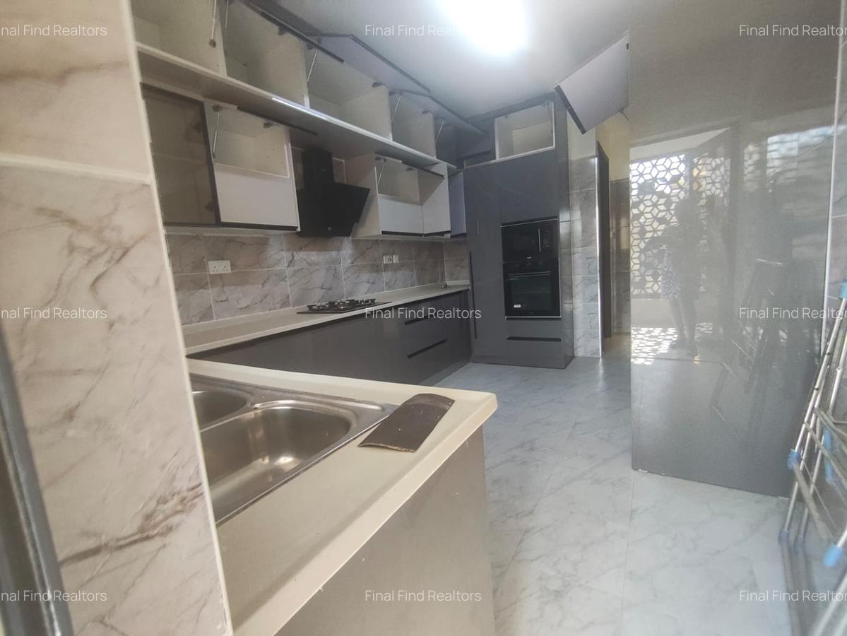 4 Bed Apartment with En Suite in Parklands - 11