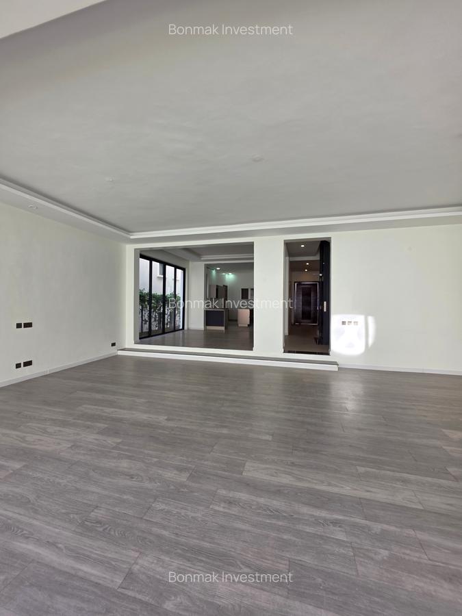 5 Bed Townhouse with En Suite at Lavington Green - 5