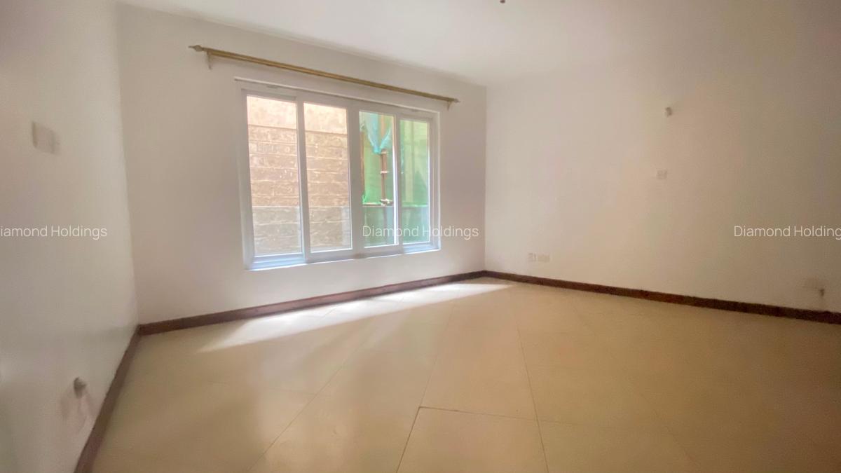 4 Bed Apartment with En Suite at Parklands - 9