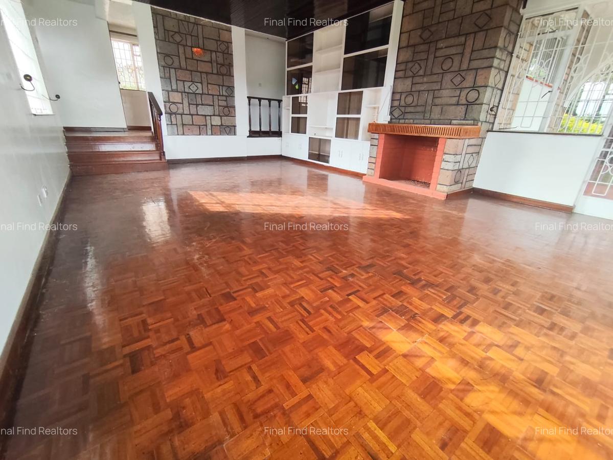 6 Bed House with En Suite in Garden Estate - 5