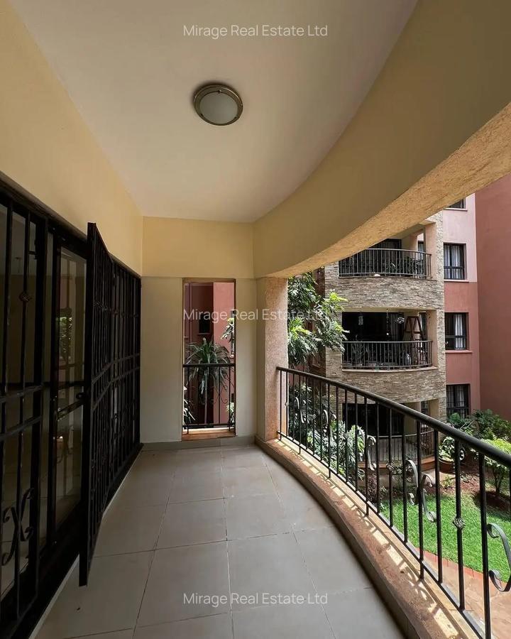 4 Bed Apartment with En Suite in Brookside - 11