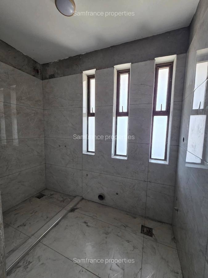 4 Bed Townhouse with En Suite at Coca-Cola - 6