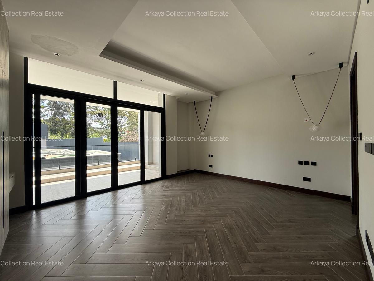 5 Bed House with En Suite in Nyari - 19