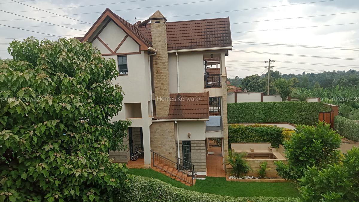 4 Bed Townhouse in Redhill - 1
