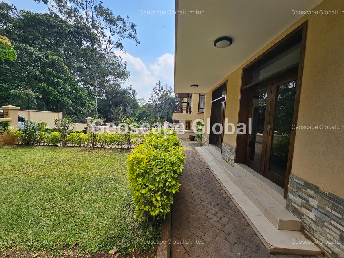 5 Bed House with En Suite in Lavington - 12