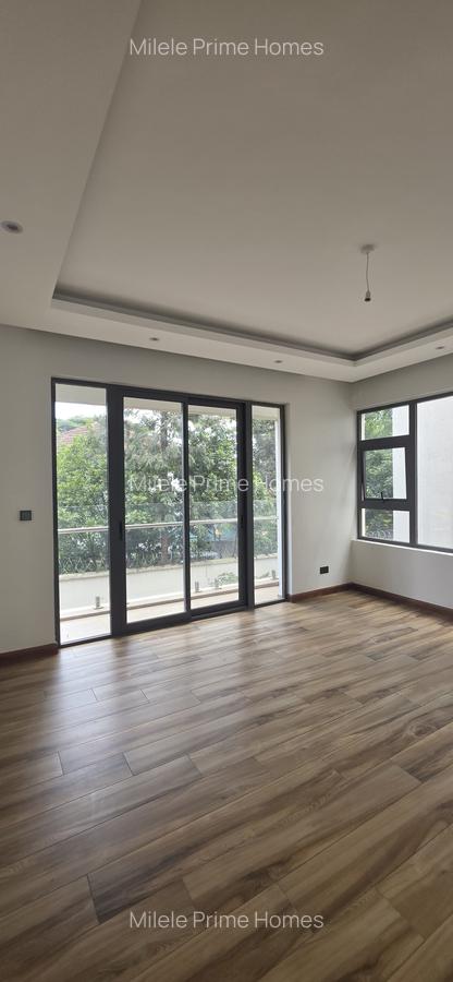 6 Bed Villa with En Suite at Lavington - 12