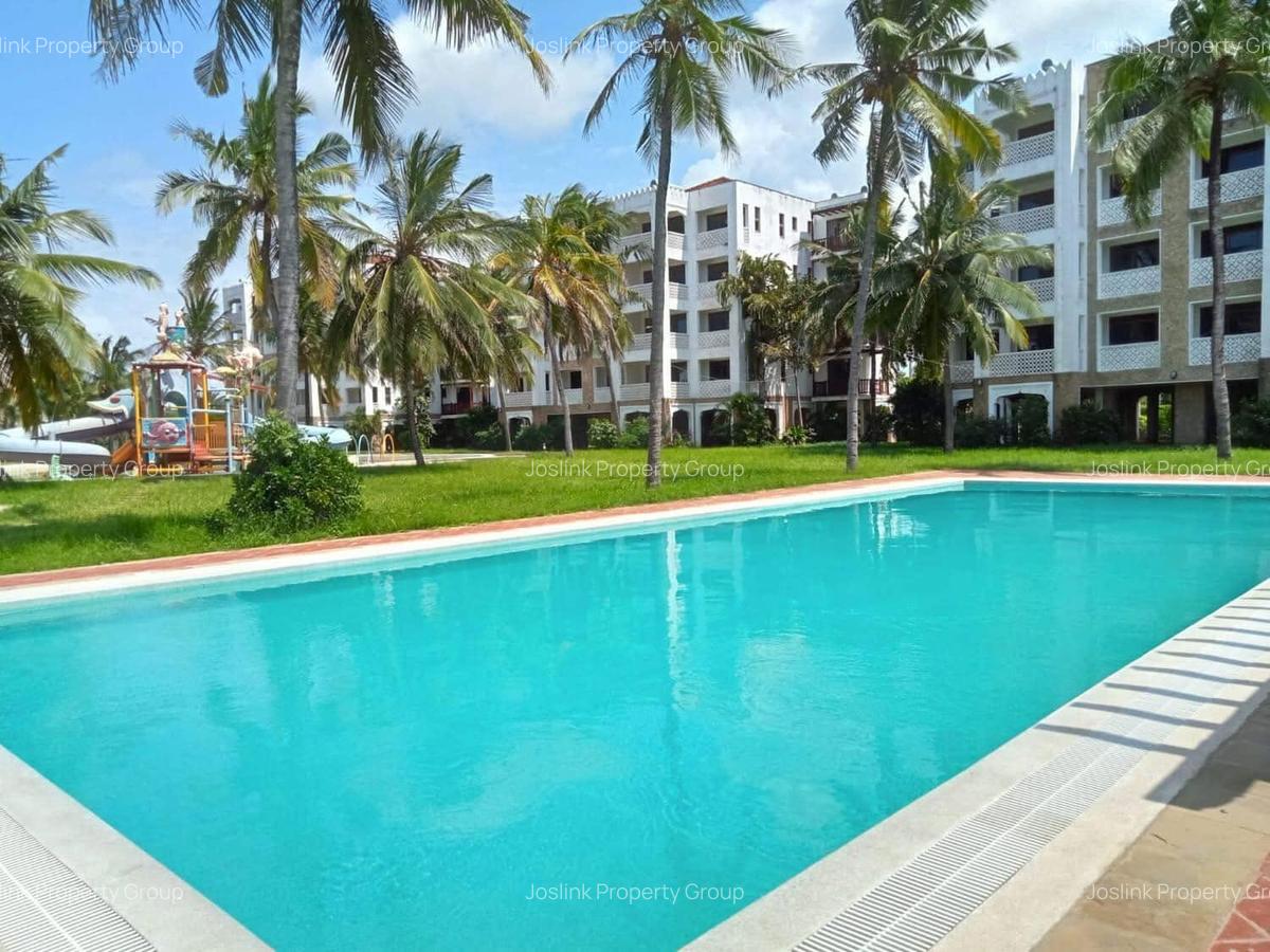 2 Bed Apartment with En Suite at Greenwood Drive - 3