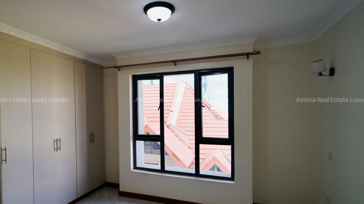 2 Bed Apartment with En Suite at 2026-411 - 6