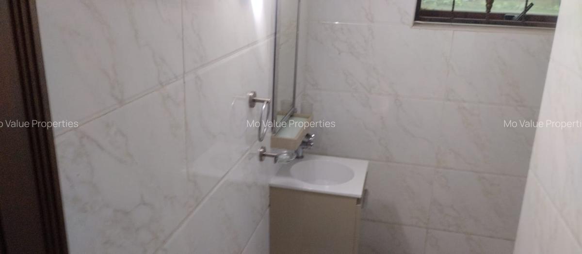 5 Bed House with En Suite in Lavington - 8