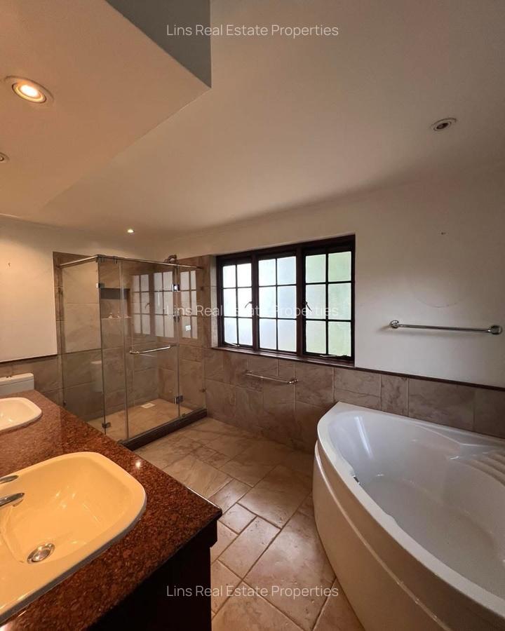 4 Bed Townhouse with En Suite in General Mathenge - 5