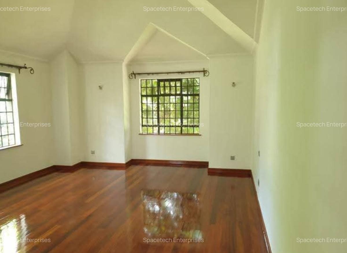 4 Bed Townhouse with En Suite in Spring Valley - 14