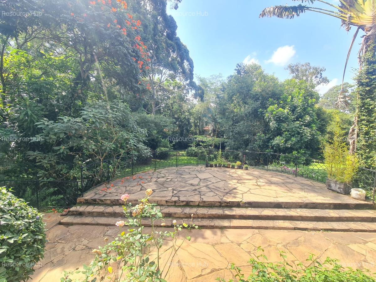 6 Bed House with En Suite at Nyari - 2