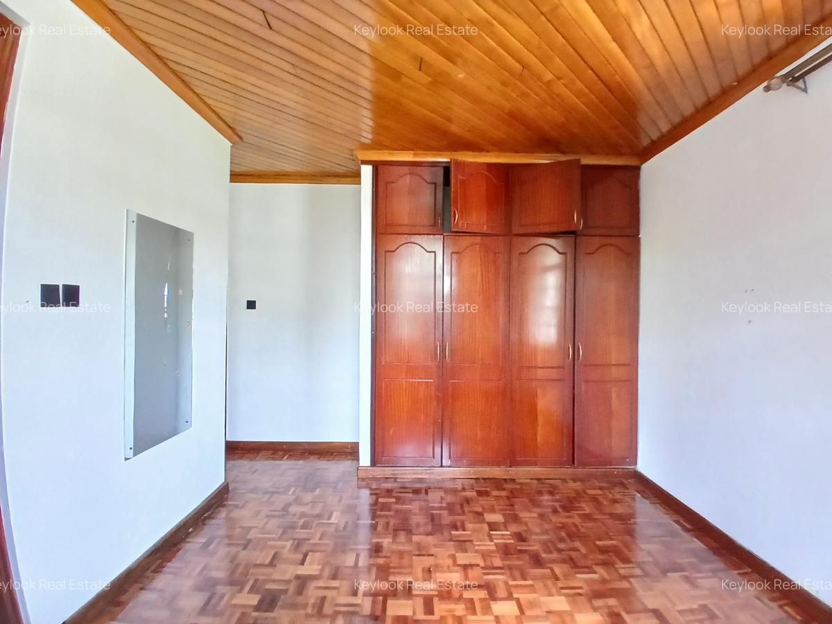 4 Bed Townhouse with En Suite at Lavington - 12