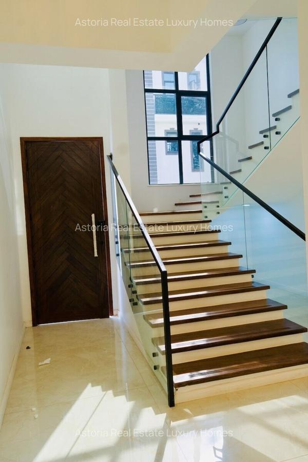 5 Bed Villa with En Suite at 2026-377 - 3