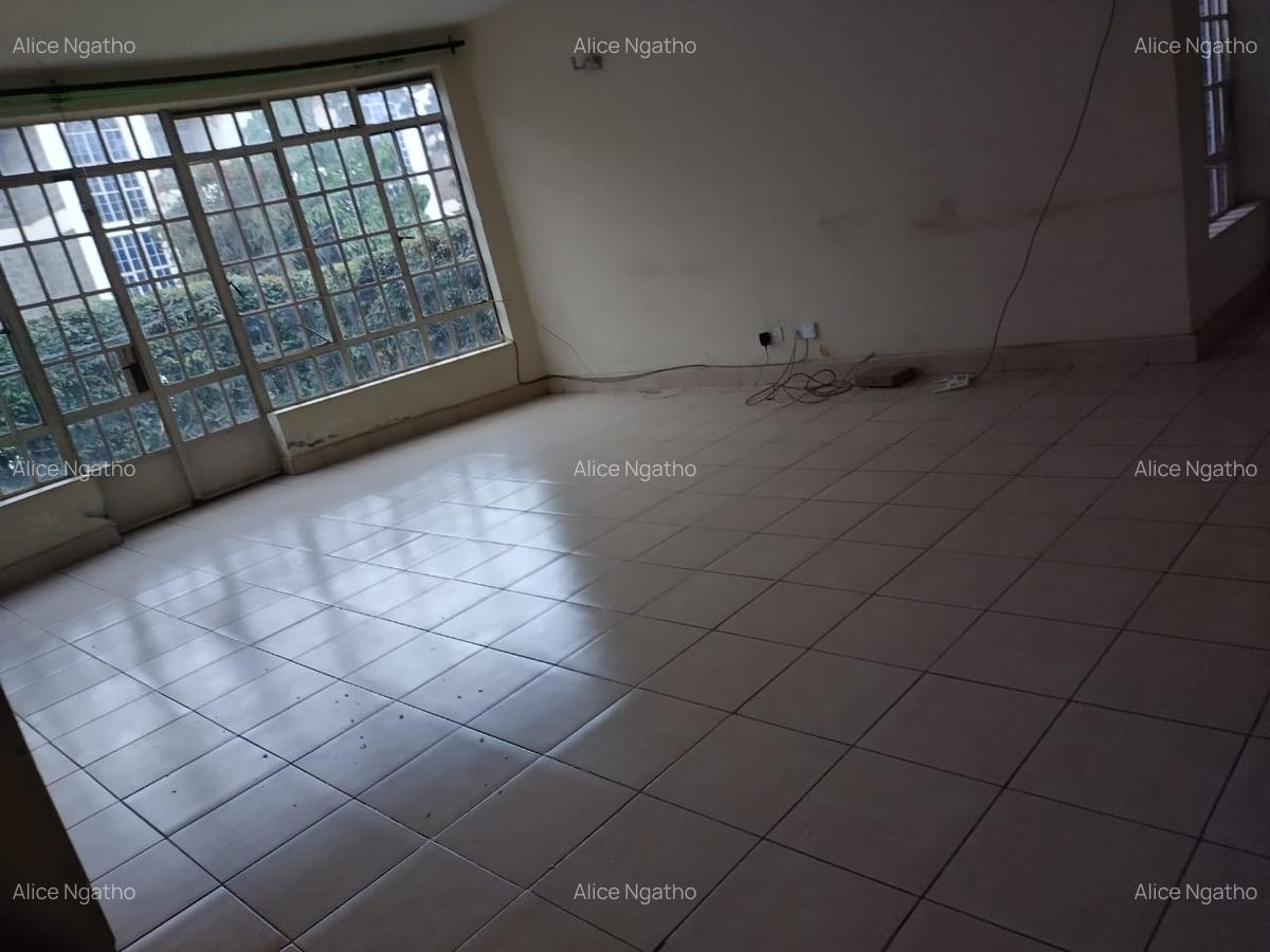 5 Bed House with En Suite at Garden City - 8