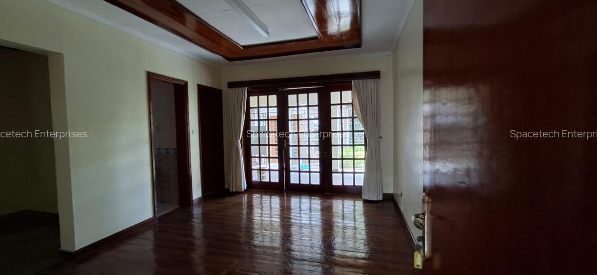 5 Bed House with En Suite in Runda - 19