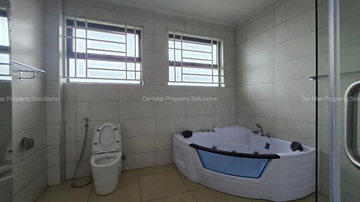 4 Bed House with En Suite in Runda - 16