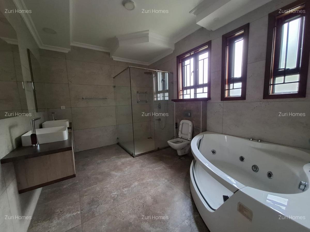 6 Bed Villa with En Suite in Lavington - 11