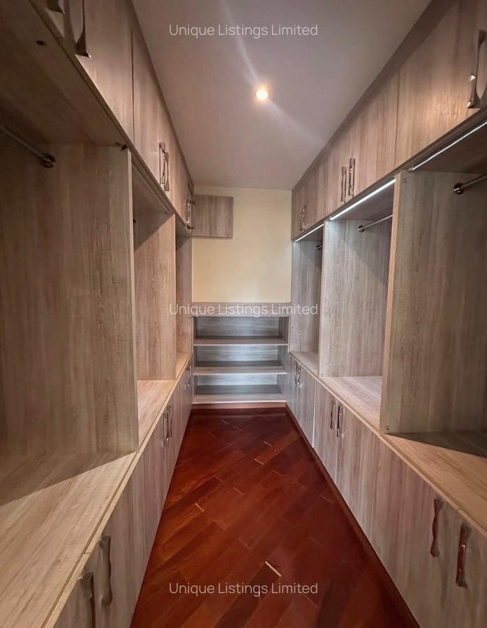 5 Bed Townhouse with En Suite in Lavington - 9