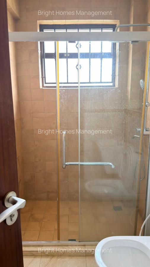 4 Bed Villa with En Suite in Lavington - 9