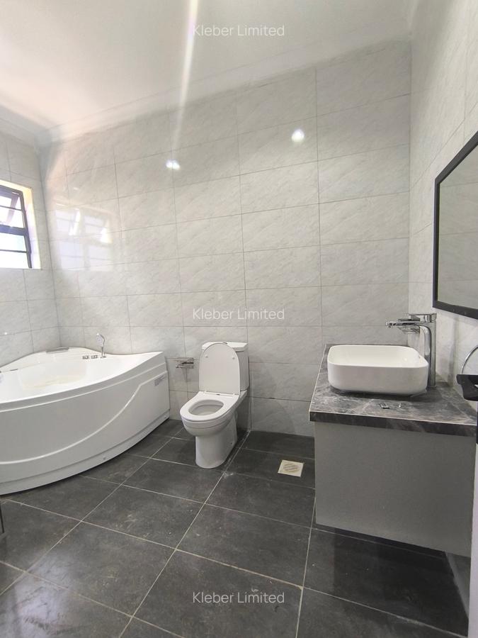 4 Bed House with En Suite at Membley - 19
