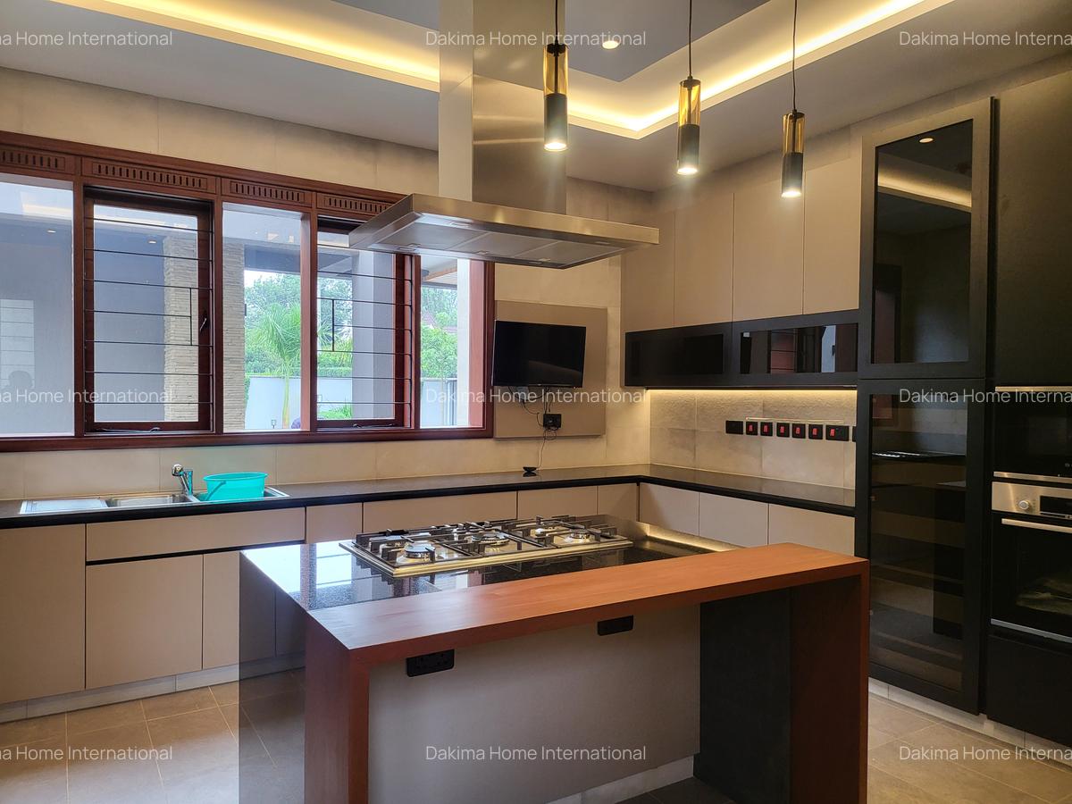 4 Bed House with En Suite in Runda - 3