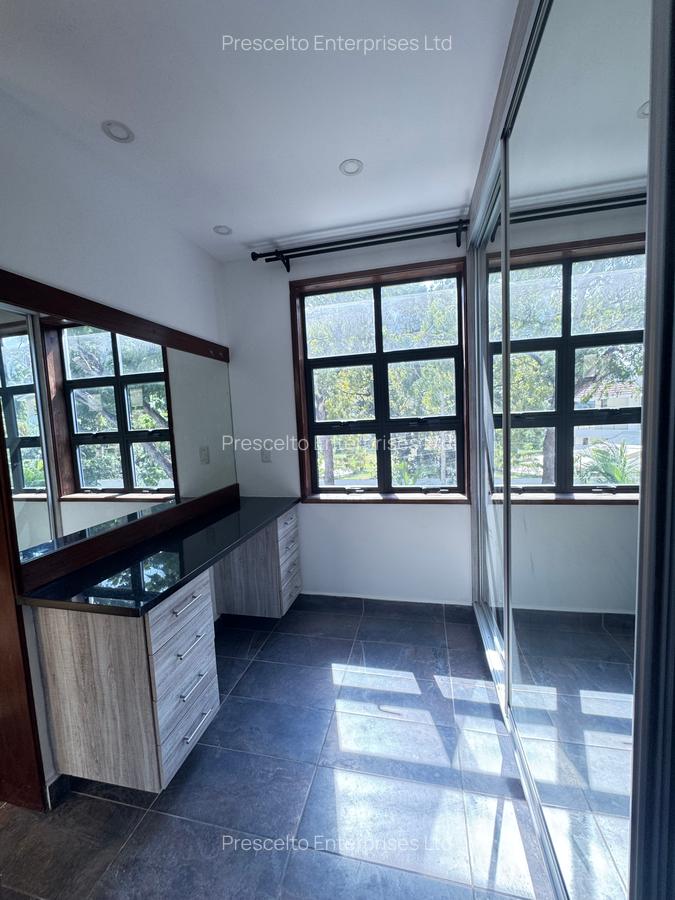 4 Bed Townhouse with En Suite at Nyali - 8
