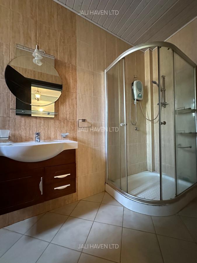 5 Bed Villa with En Suite in Lavington - 14