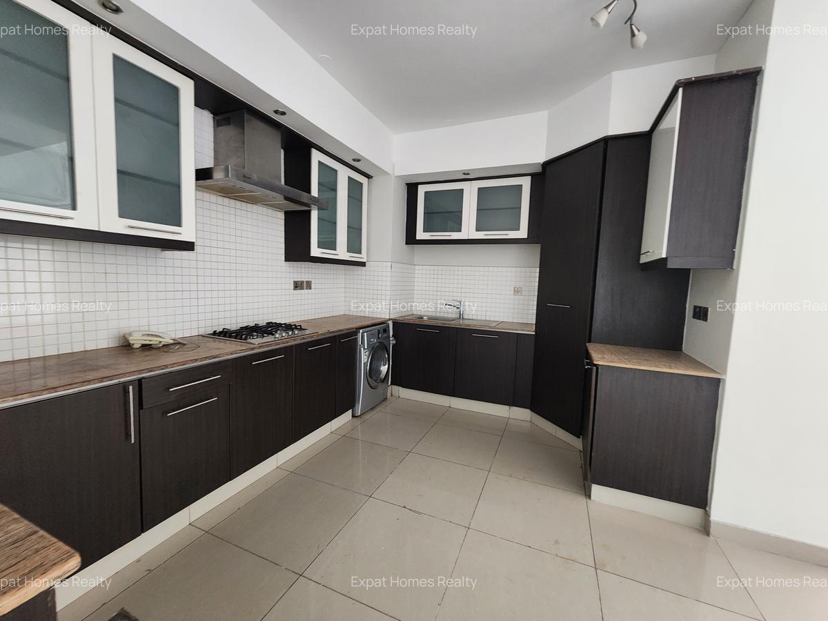 3 Bed House with En Suite in Westlands Area - 11