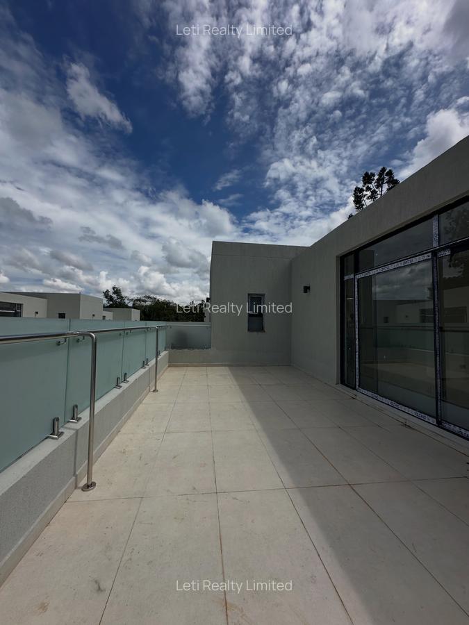 5 Bed Townhouse with En Suite in Lavington - 4