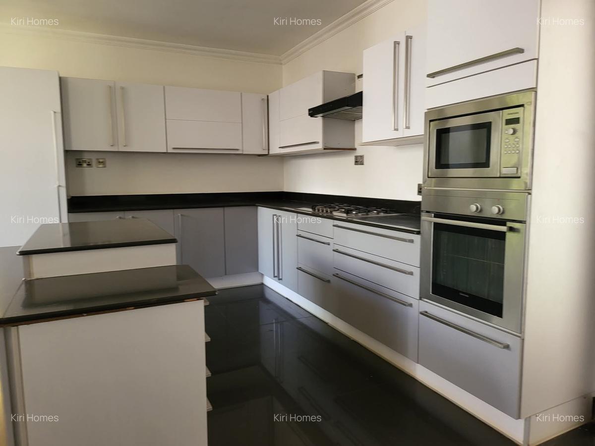 5 Bed Townhouse with En Suite in Runda - 15