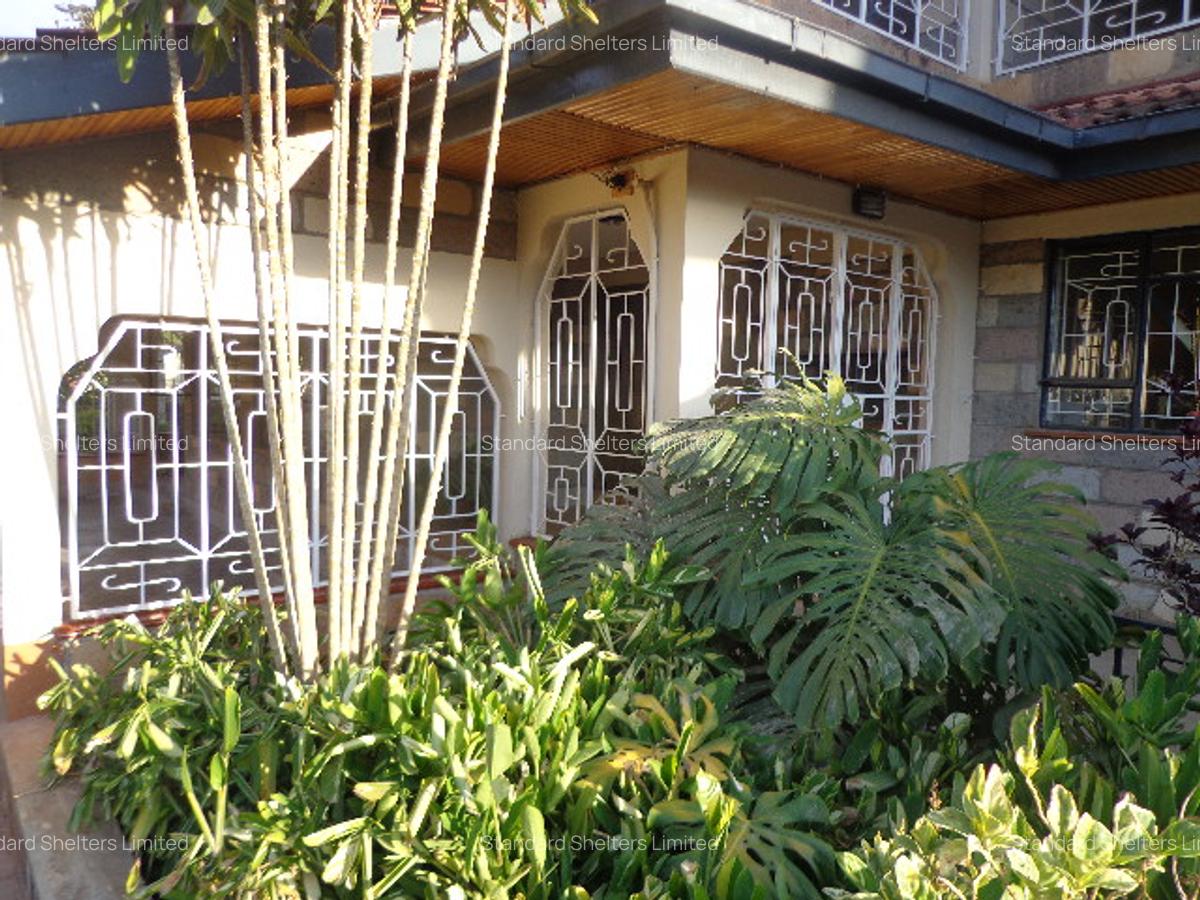 7 Bed House with En Suite in Nyari - 1