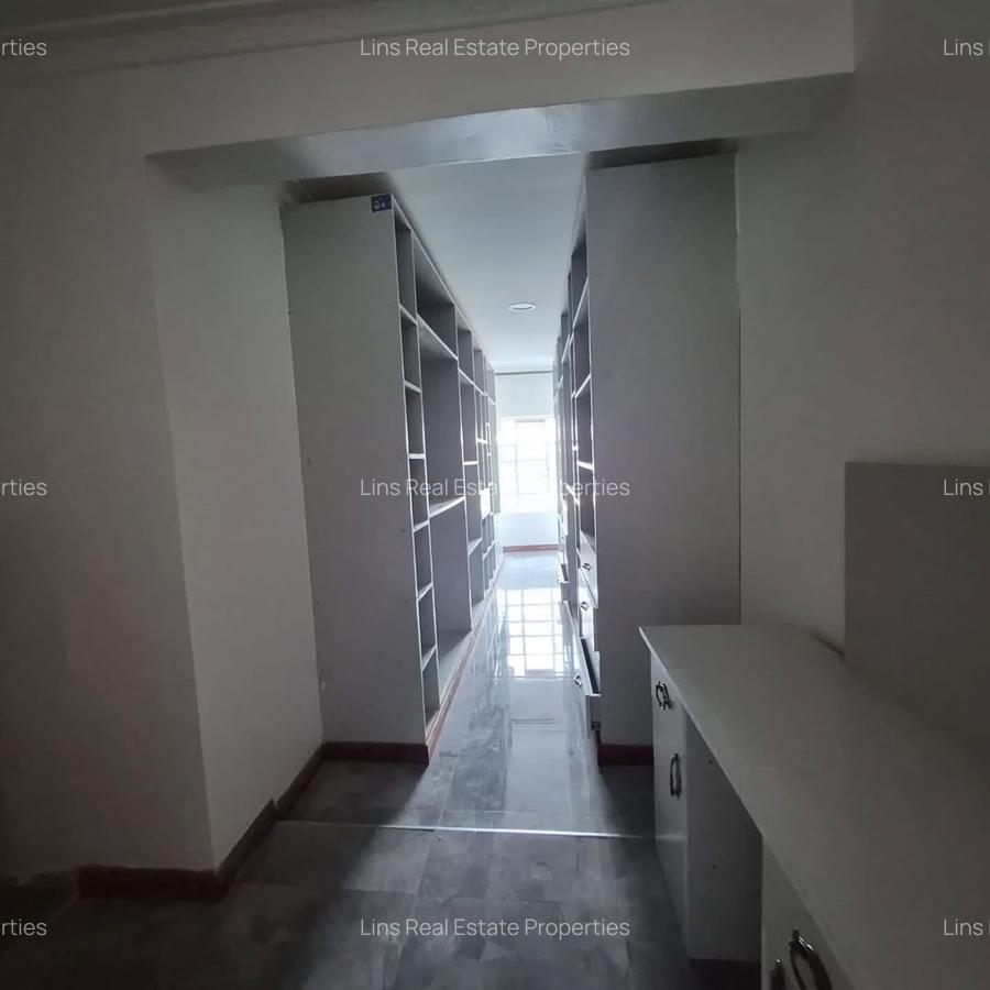 6 Bed House with En Suite in Runda - 9