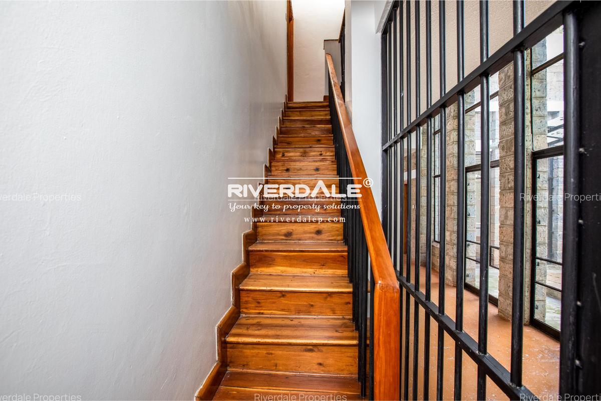 5 Bed House with En Suite in Runda - 7