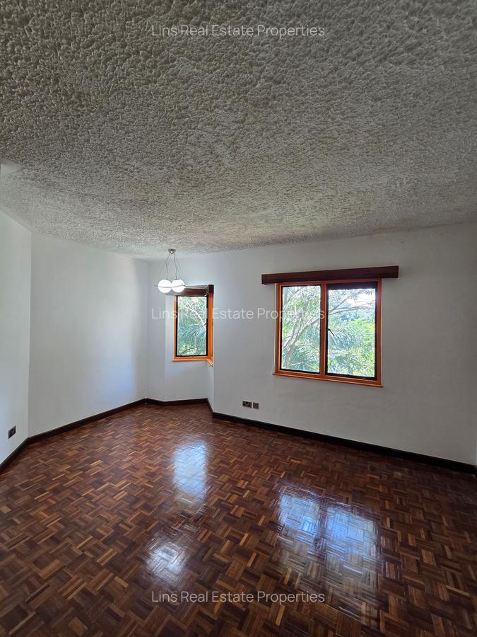 4 Bed Apartment with En Suite in Riverside - 14
