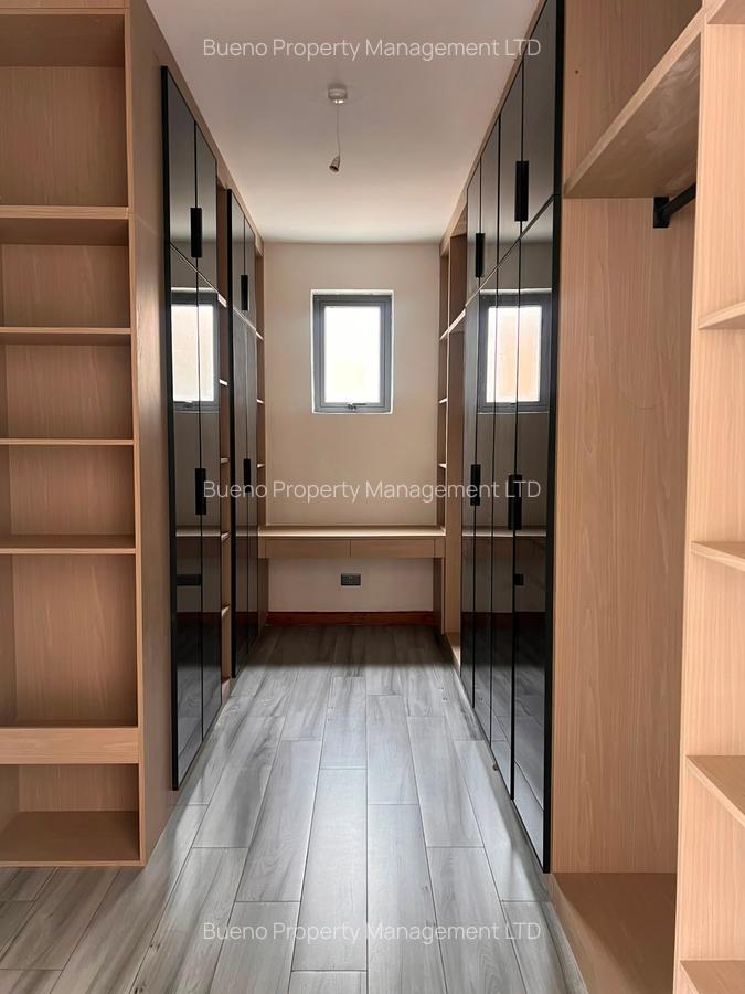 6 Bed Townhouse with Garden in Lavington - 10